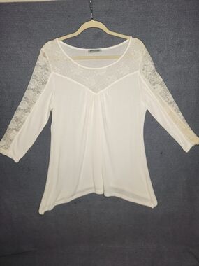 Women’s Lace Yoke Long Sleeve Tee in Cream